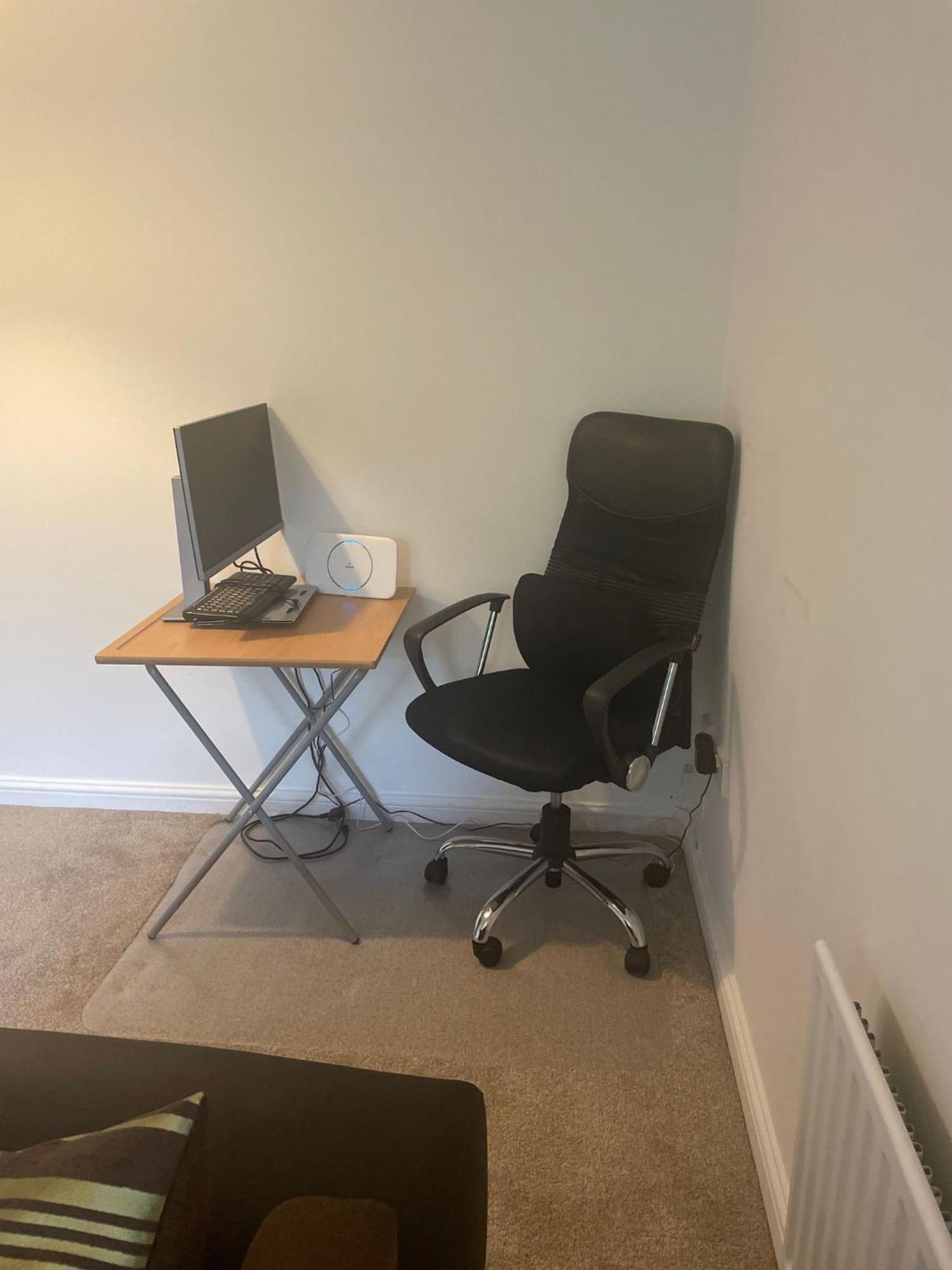 Apartment Spacious Flat With Free Parking In *