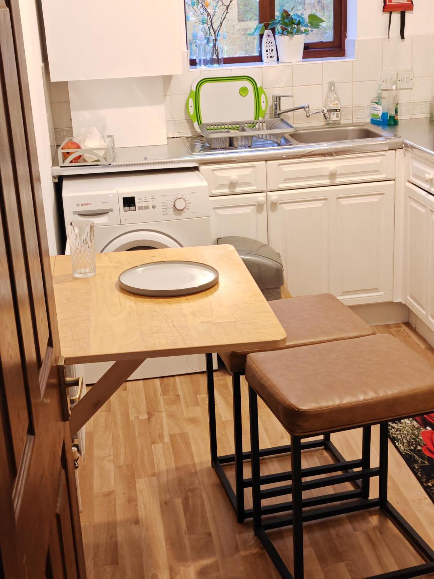 Apartment Spacious Flat With Free Parking In