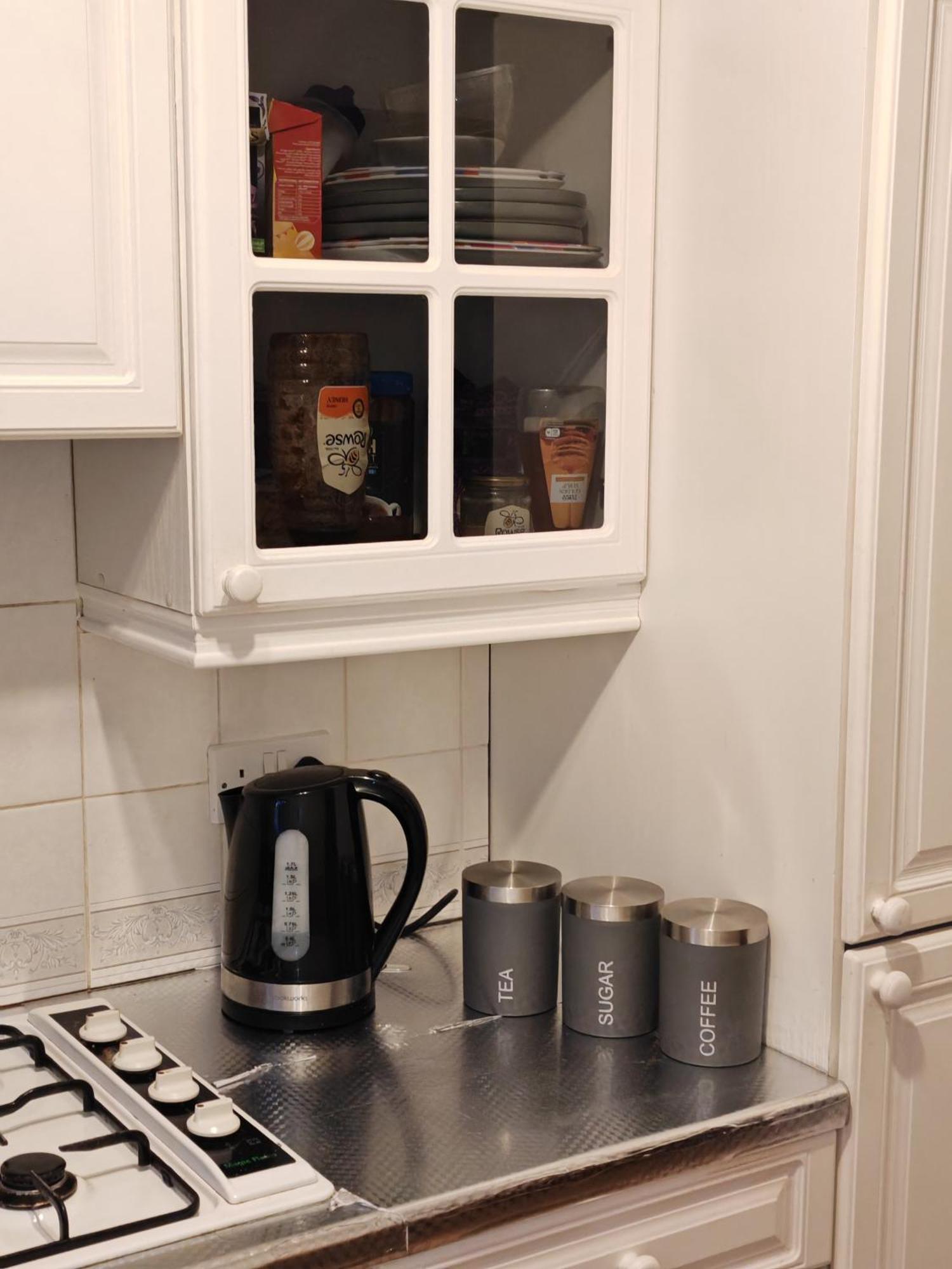Apartment Spacious Flat With Free Parking In *
