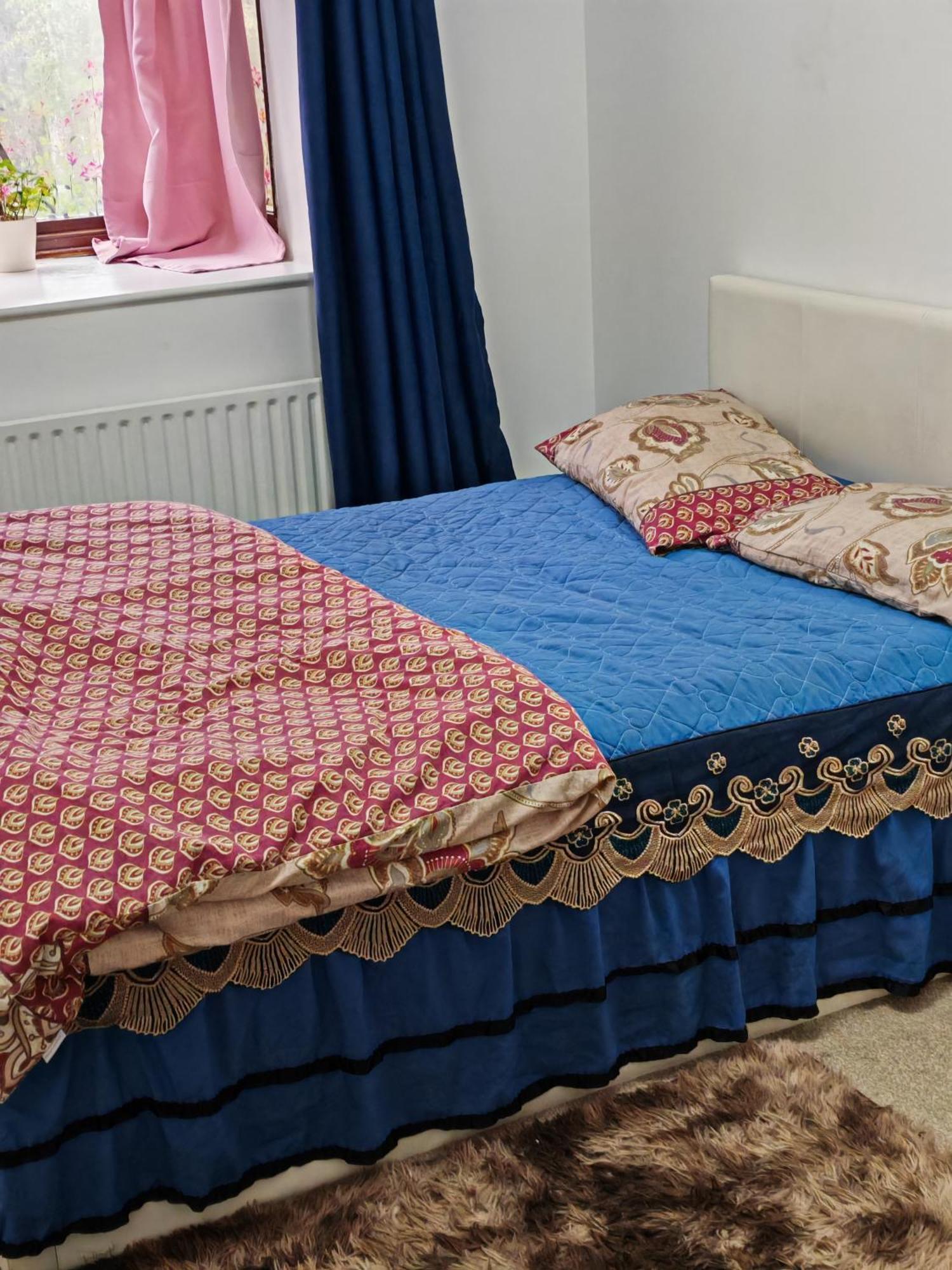 Spacious Flat With Free Parking In