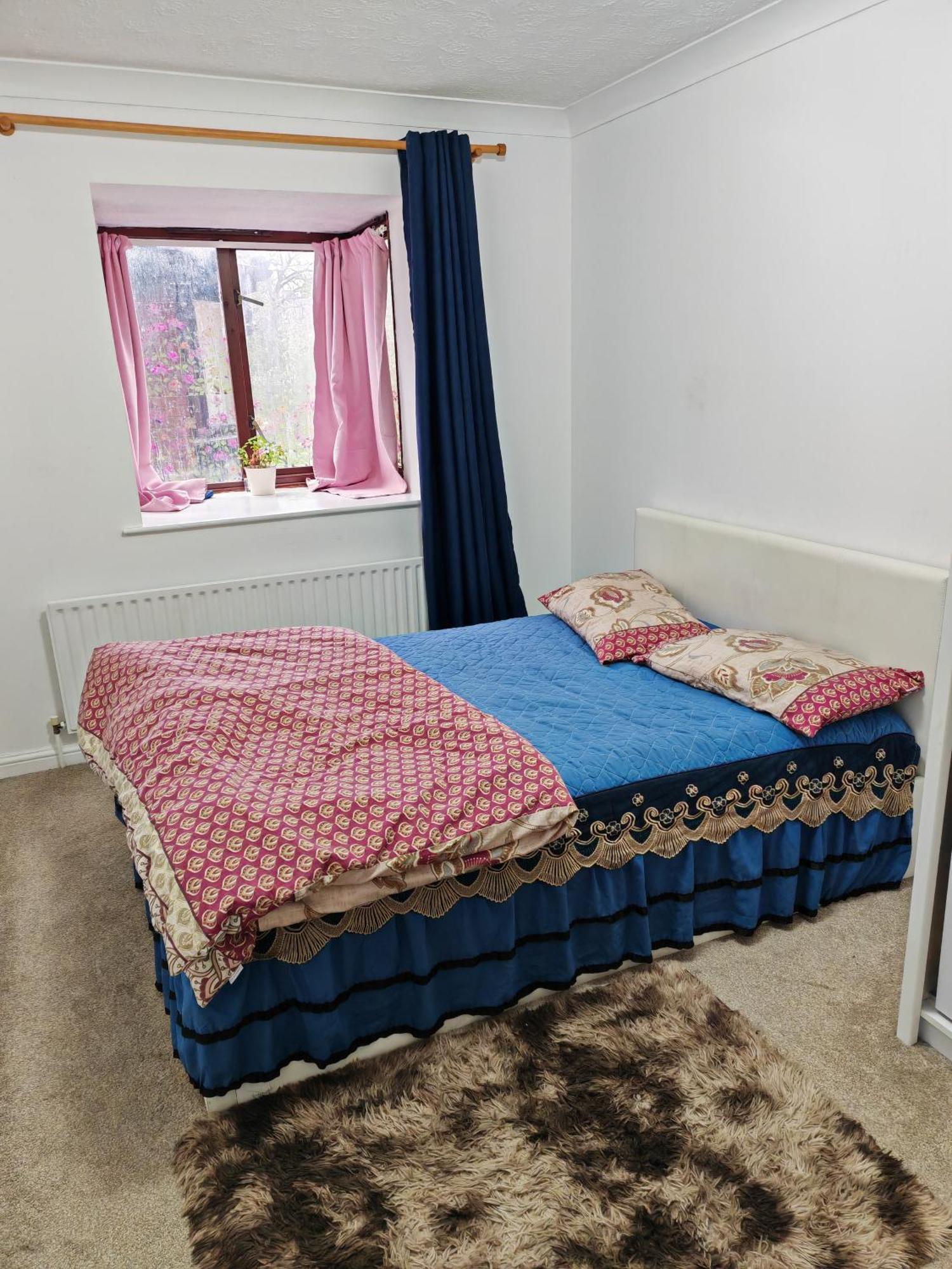 Apartment Spacious Flat With Free Parking In Croydon