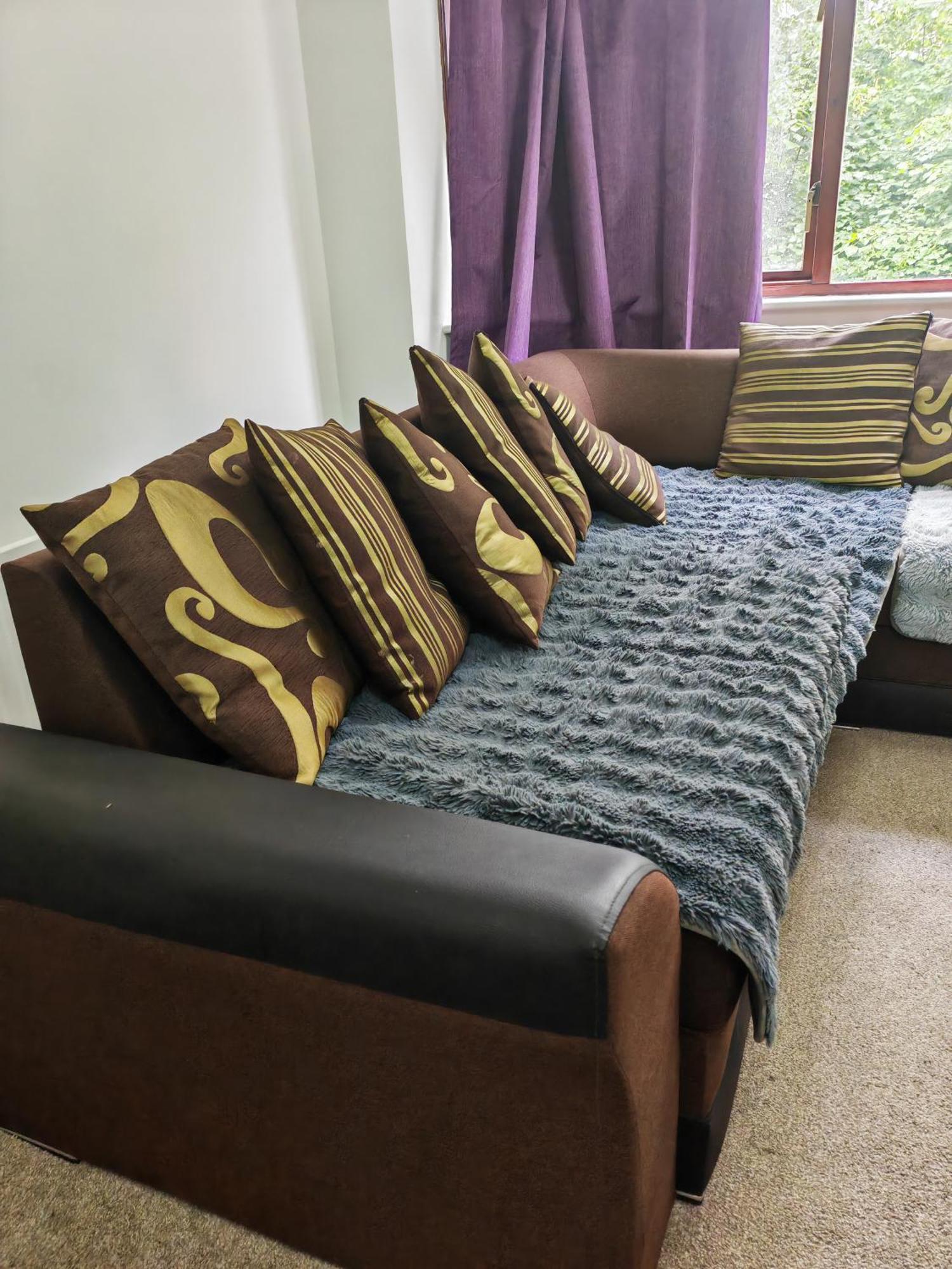 Spacious Flat With Free Parking In Croydon